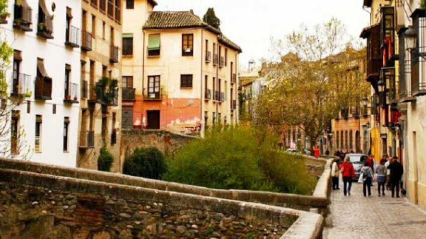Paseo de los Tristes de Granada, una de las mejores ciudades de España