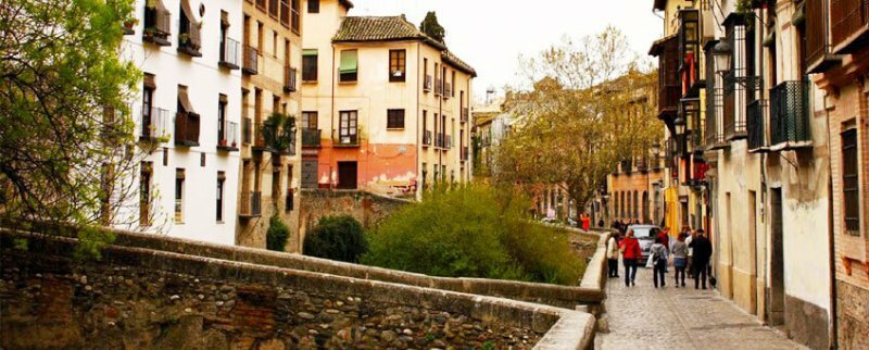 Paseo de los Tristes de Granada, una de las mejores ciudades de España.